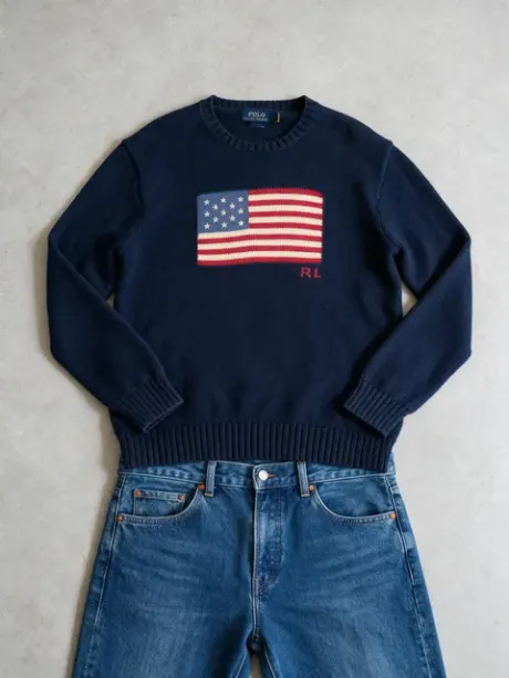 Hoodie / Jumper, On Jeans — Front layout