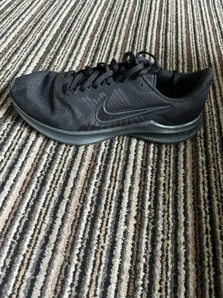 The original phone photo of a nike trainers