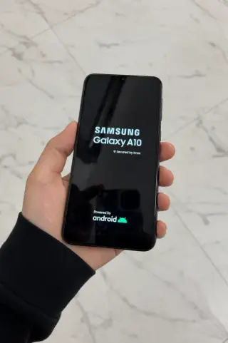 The same samsung phone, rendered by Reframe
