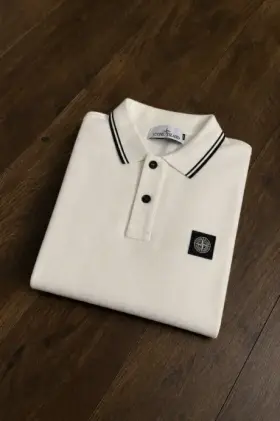 A polo rendered by Reframe, Cardboard Fold layout